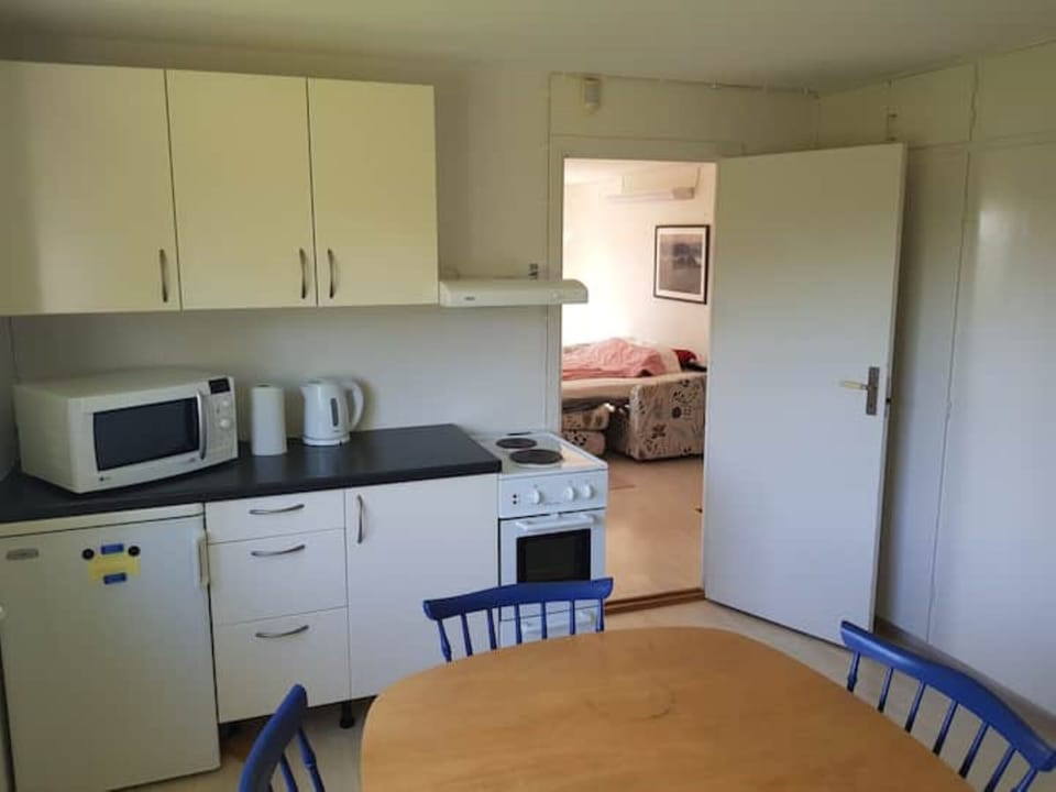 Fully equipped kitchen.