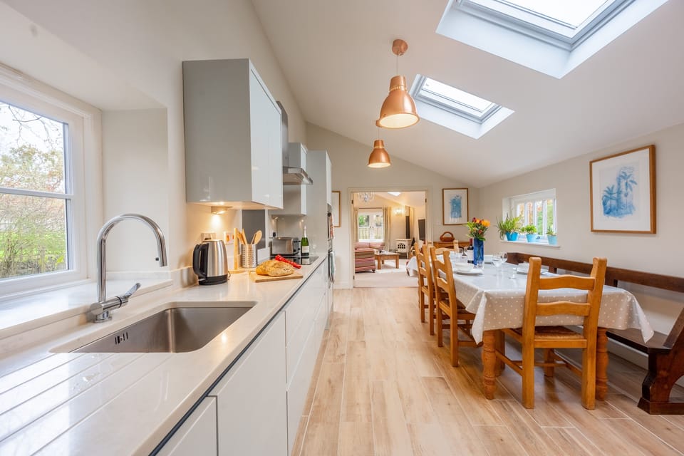 Ground floor: Sleek surfaces, warm light