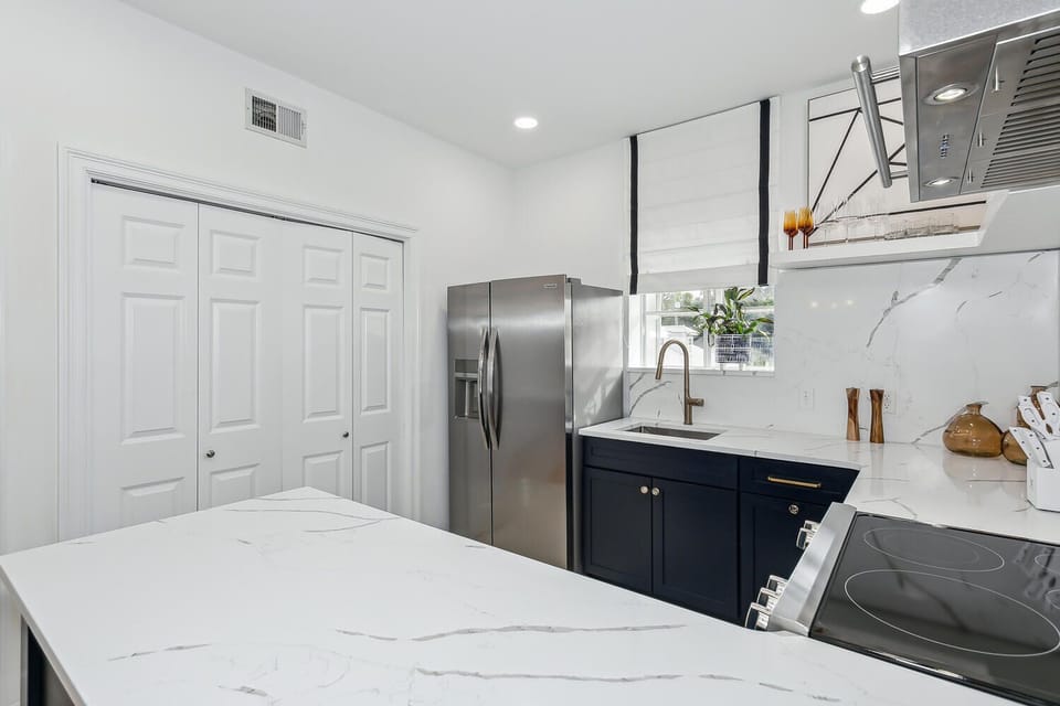 214A E Government St Pensacola - Kitchen