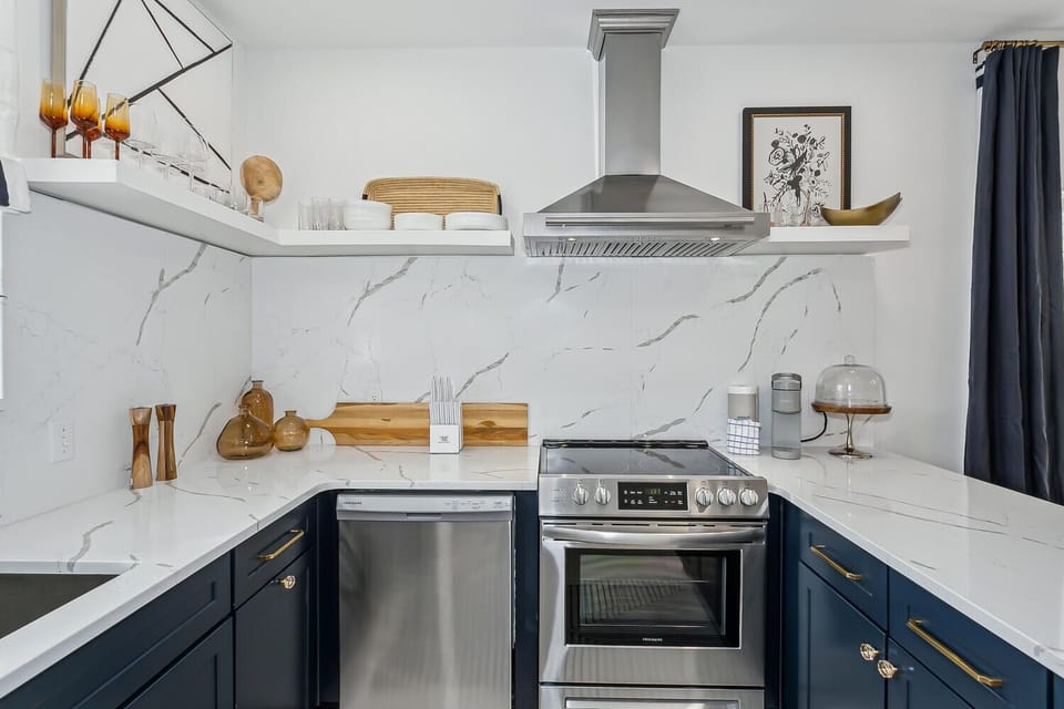 214A E Government St Pensacola - Kitchen