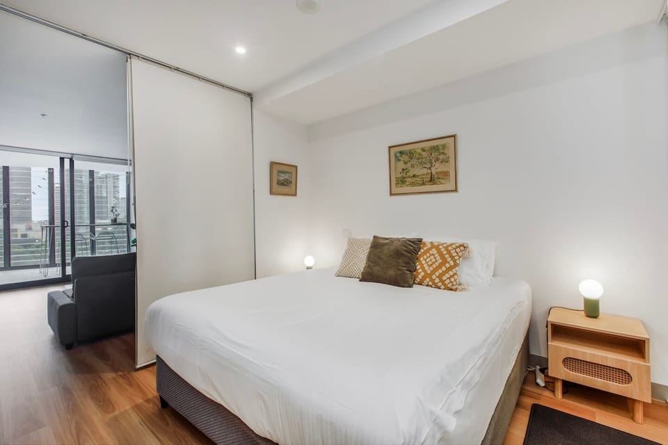  The room can be partitioned off with sliding privacy screens. 

