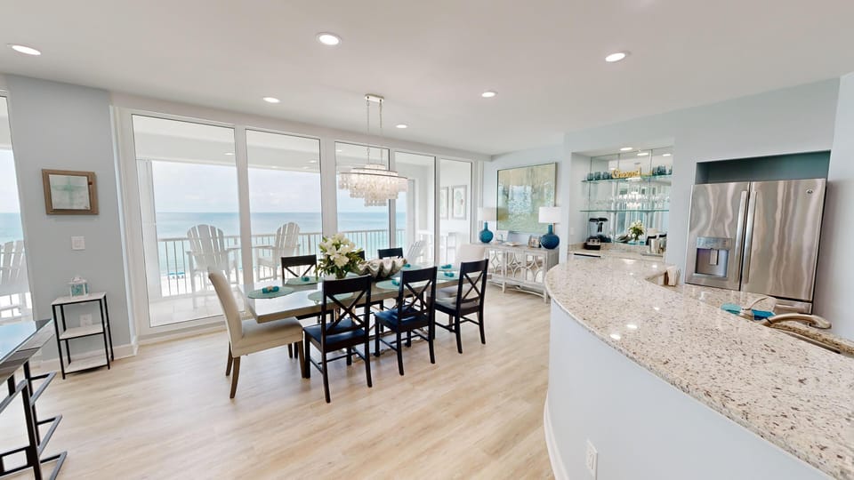 Dining Area & Bar