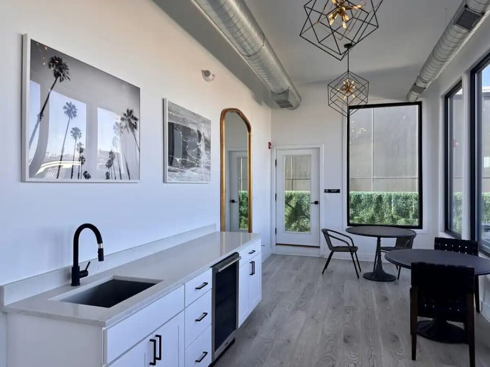 Marvel at the stunning rooftop view from this building, where a cozy lounge seating area awaits. This shared space invites guests to relax and enjoy the spectacular scenery.
