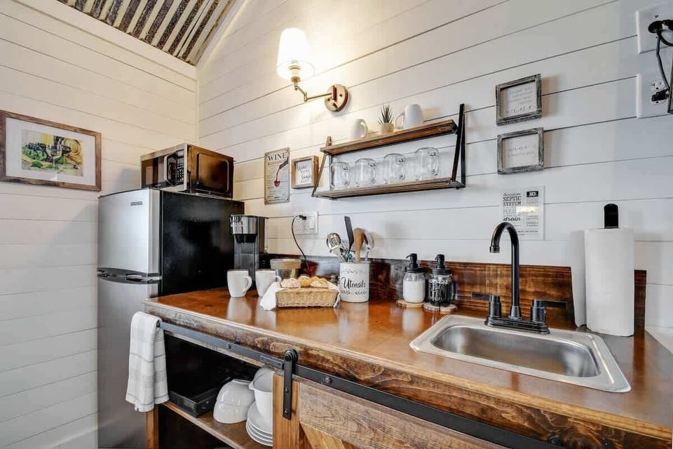 Kitchenette.