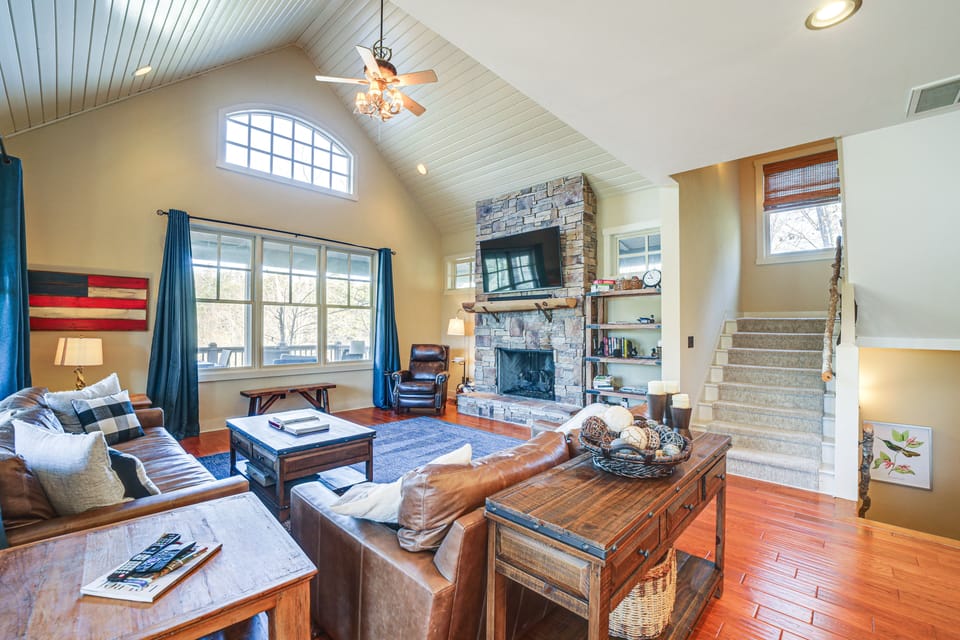 Cashiers Vacation Rental | 4BR | 4.5BA | 3,000 Sq Ft | 4 Steps Required