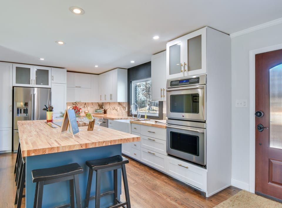 Kitchen | Dishwasher | Keurig Coffee Maker | Island w/ Seating
