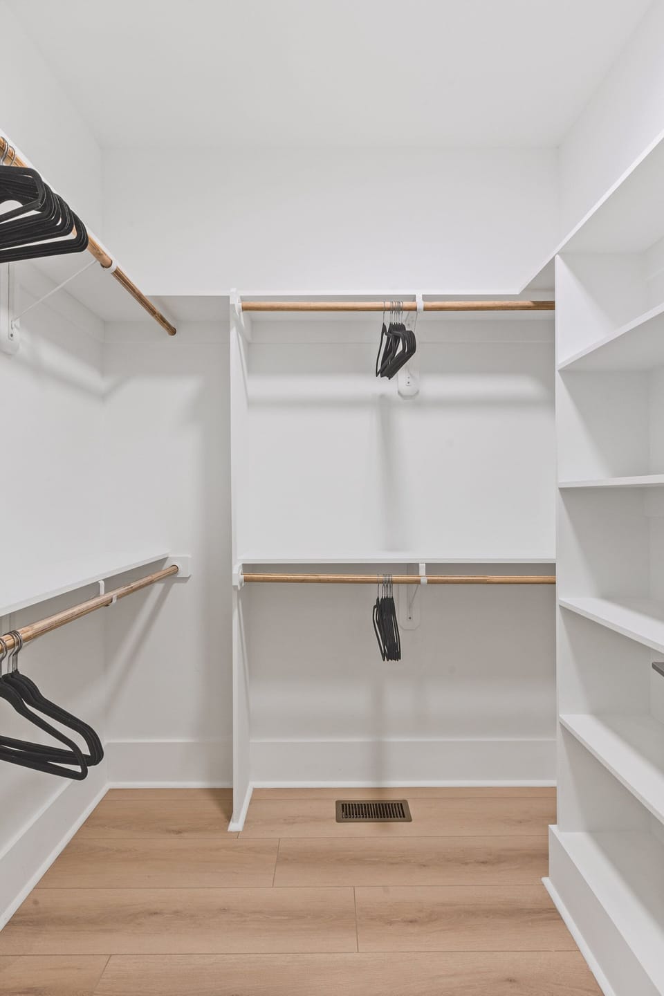 Walk in Closet Master Bedroom