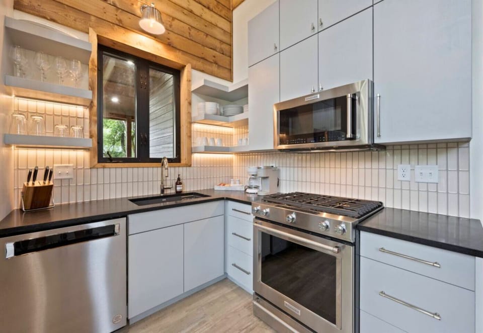 Everything you need for cooking and dining in style.