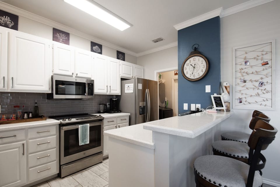 Full kitchen with all cooking essentils needed