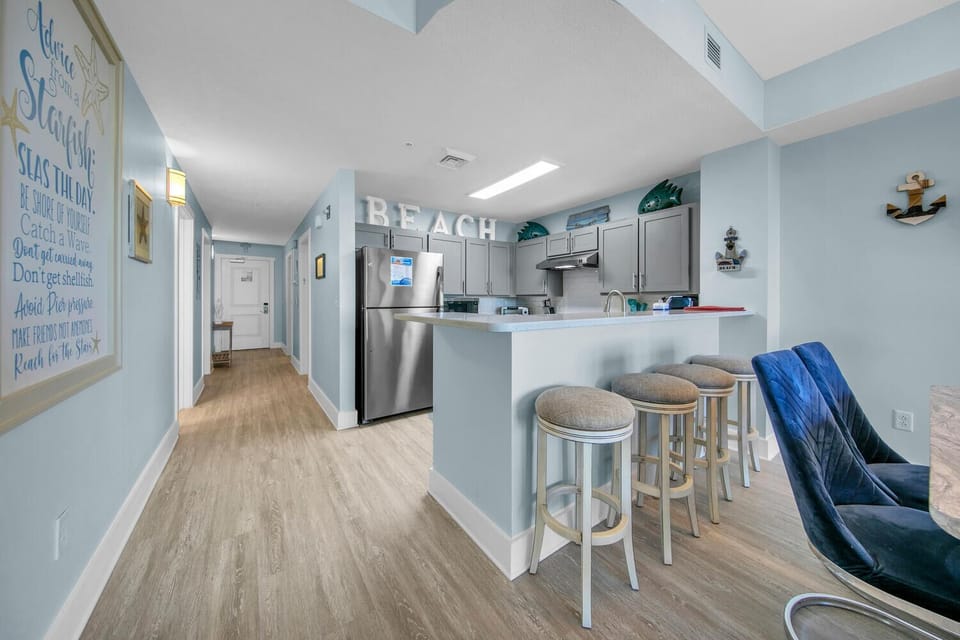 Eat-in bar seating