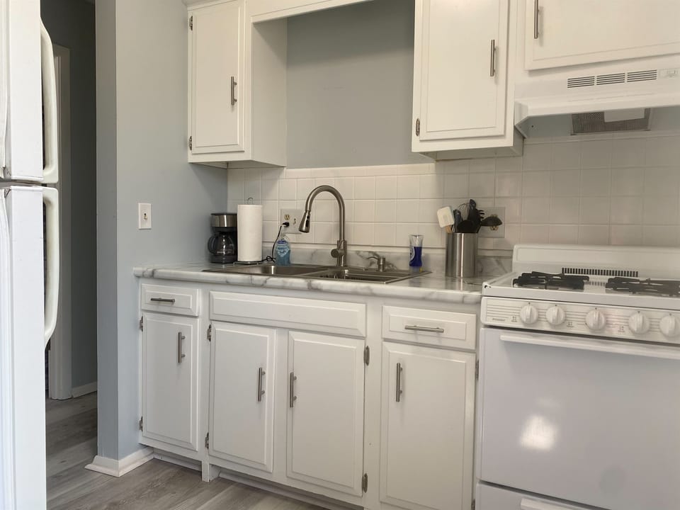 Full kitchen