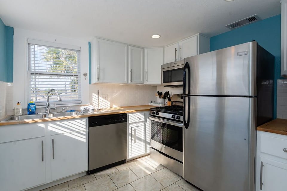 Upper Deck (upstairs unit) kitchen