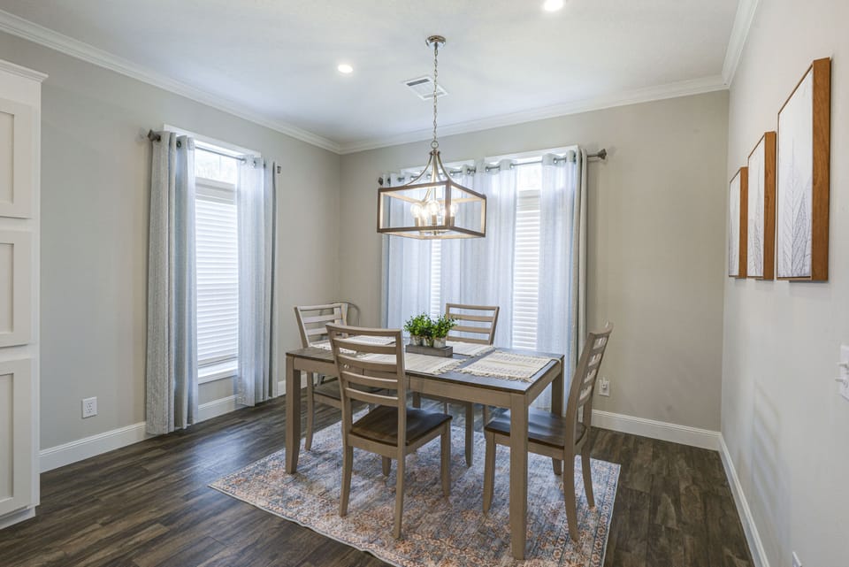 Dining Area | Dishware/Flatware Provided