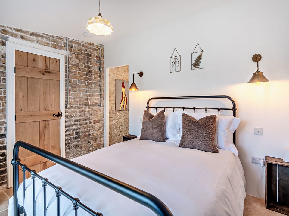 Double bedroom | The Ostlers Cottage, Howell, near Sleaford