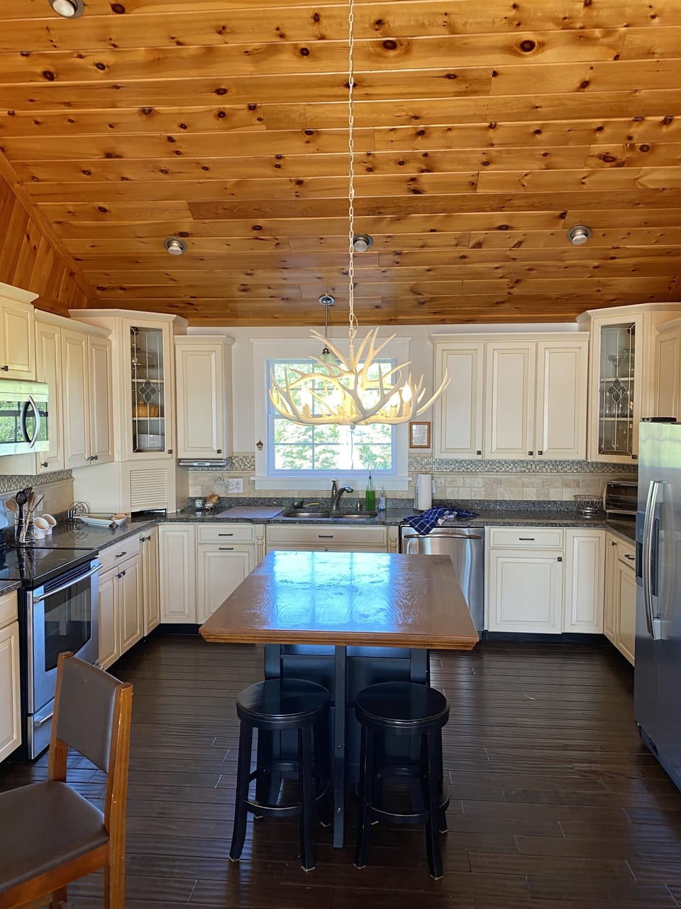 Well-equipped kitchen 