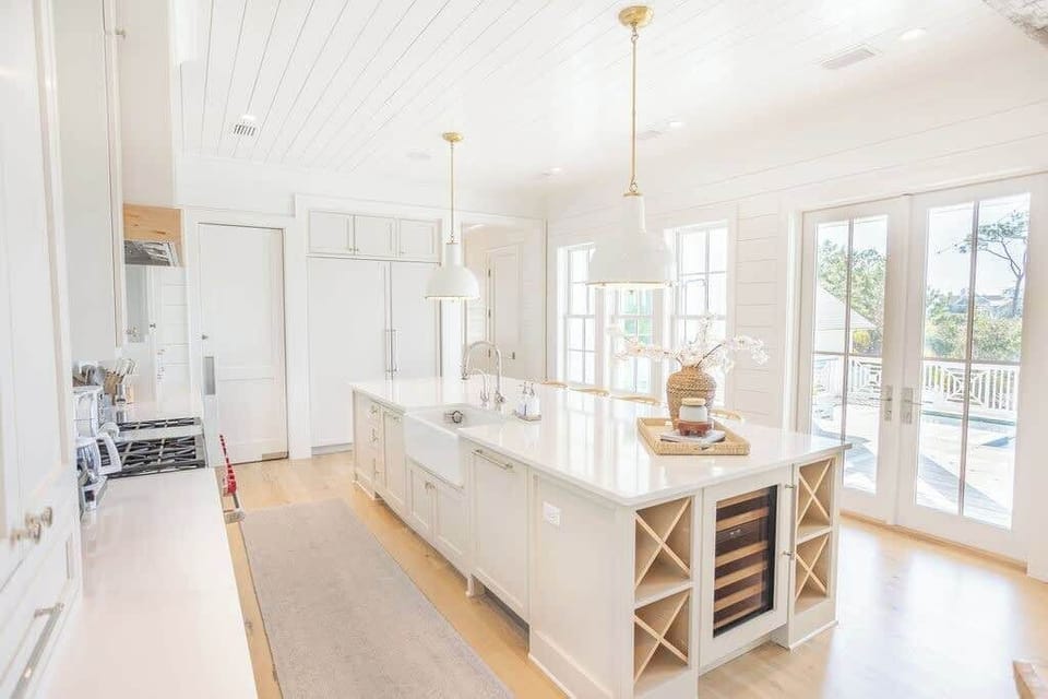 Large kitchen island. Perfect for prepping family meals!