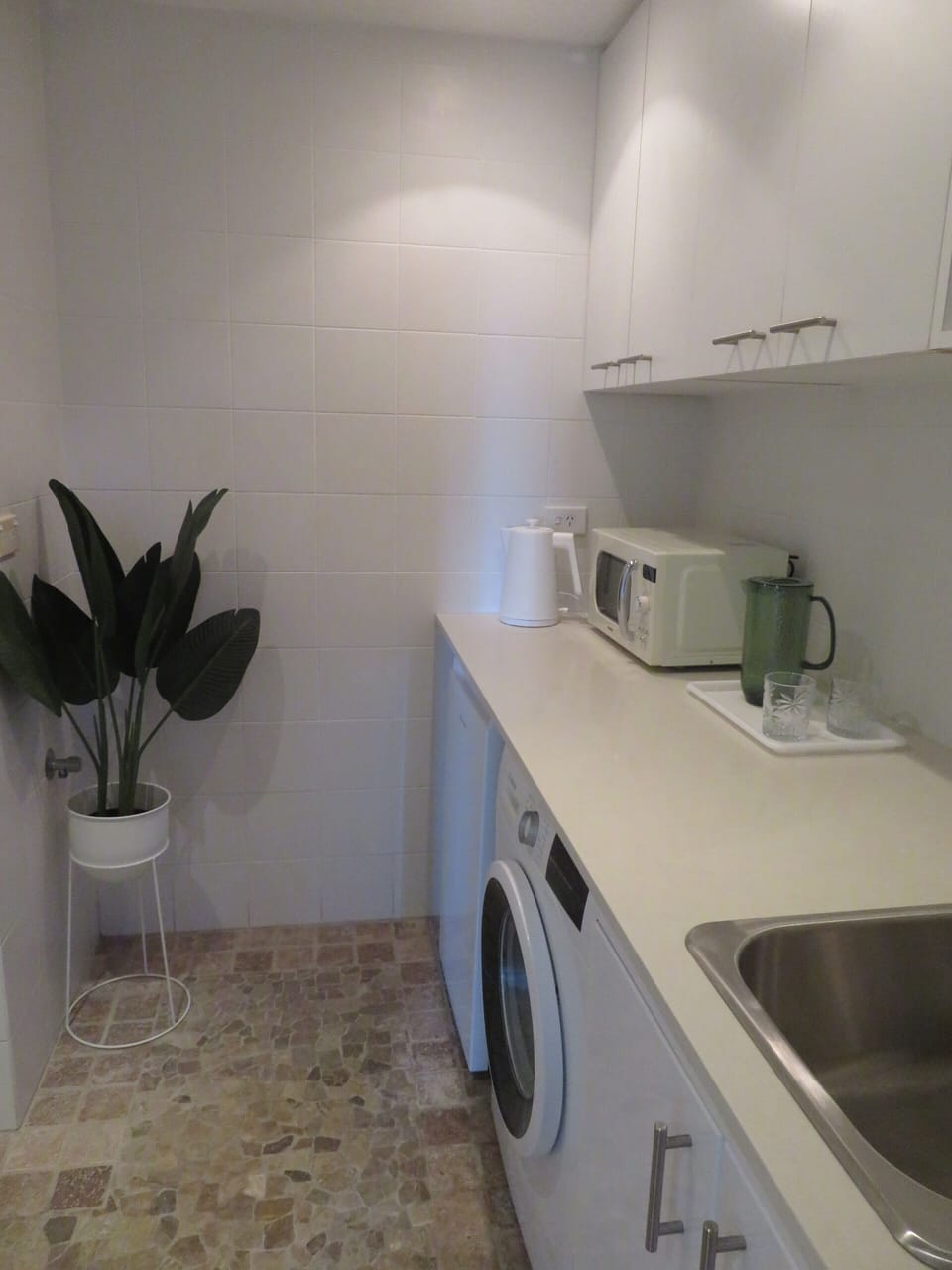 Kitchenette/laundry