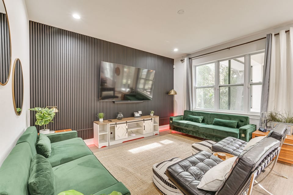 Living Room | Free WiFi | Smart TV | Central Heating & A/C