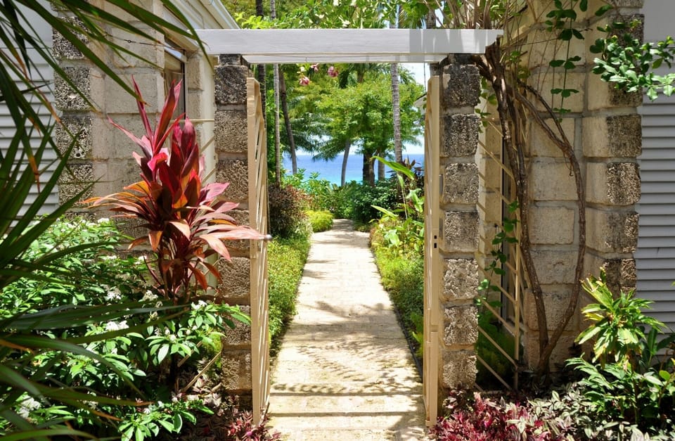 Secret Cove 4 Luxury beachfront rentals Barbados 4