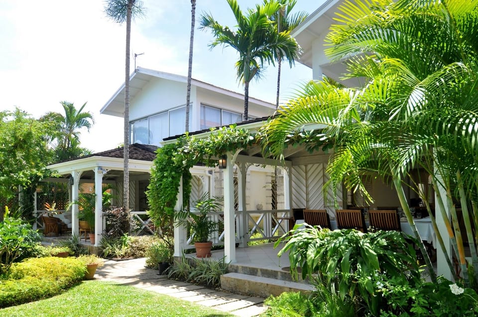 Secret Cove 4 Luxury beachfront rentals Barbados 8