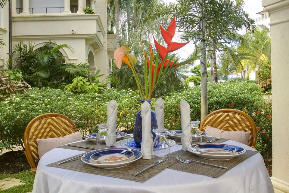 Outdoor dining