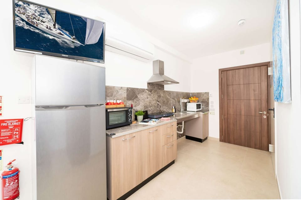 Kitchenette and TV
