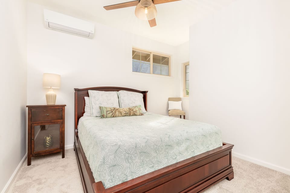 Upstairs Queen + Ceiling Fan & AC