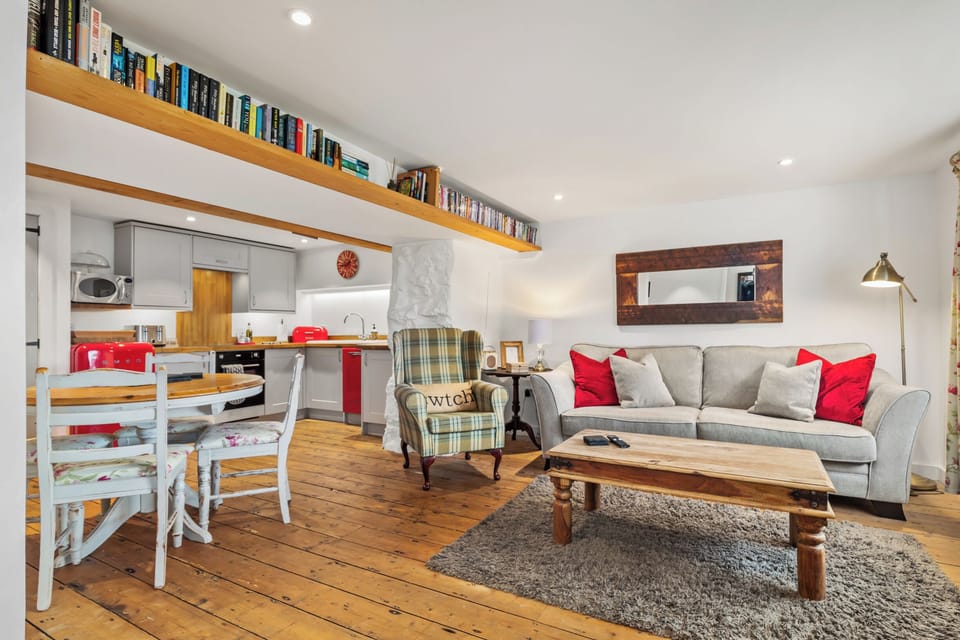 Sea Views, Walk to Beach