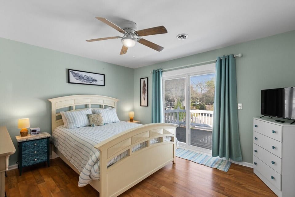 Third bedroom, queen bed (upstairs) with private balcony