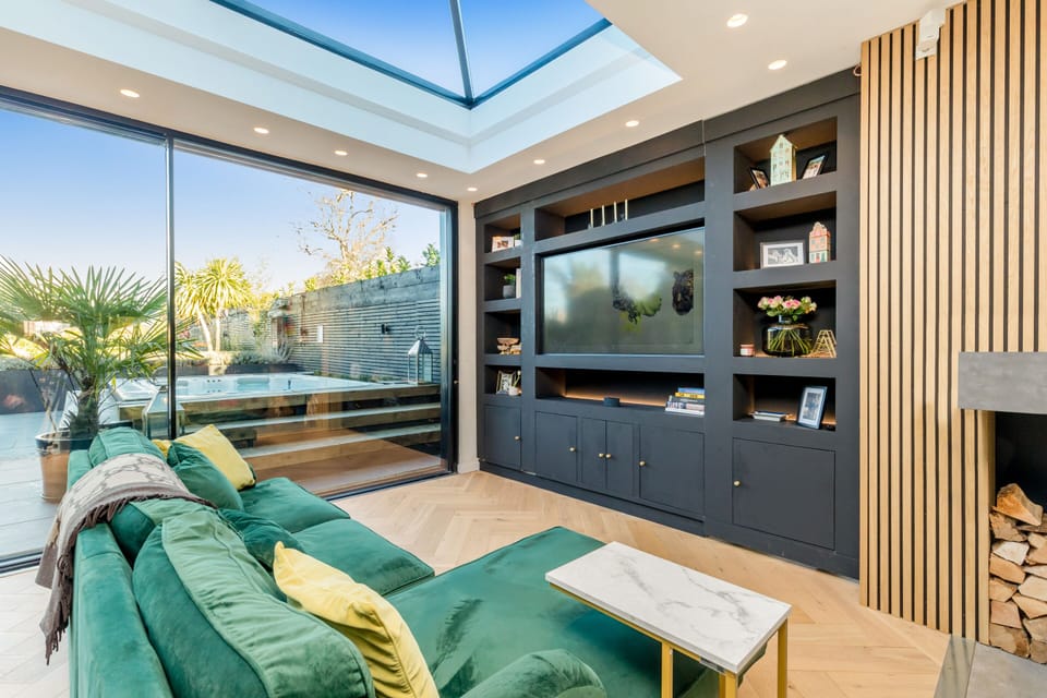 Living Room / Lounge
