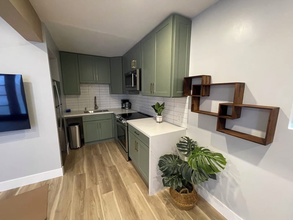 Private Suite- Full Kitchen