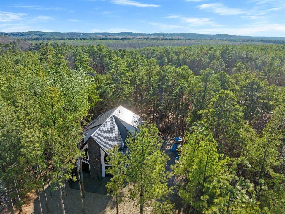 Wake up to birdsong and mountain breeze in this secluded woodland getaway. 