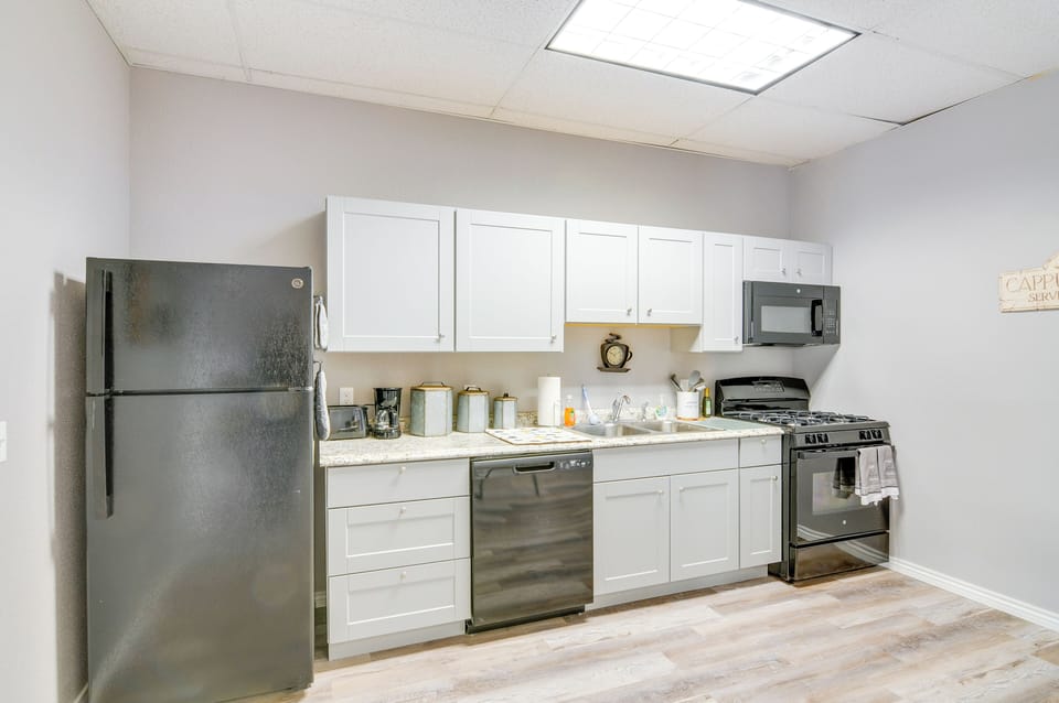 Kitchen | Equipped w/ Cooking Basics