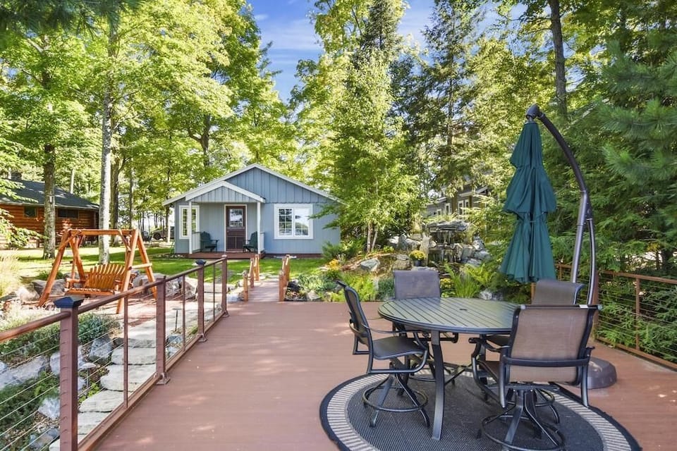 the_guest_cabin_0001_xpveuf