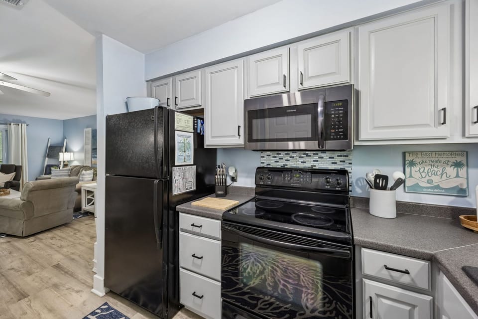 9C Amelia Landings - Full Kitchen 2