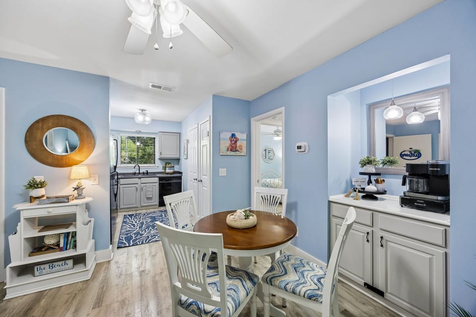 9C Amelia Landings - Dining Area