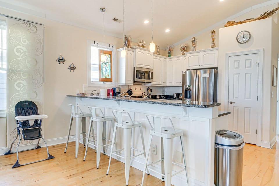 Breakfast Bar | High Chair | 2nd Floor