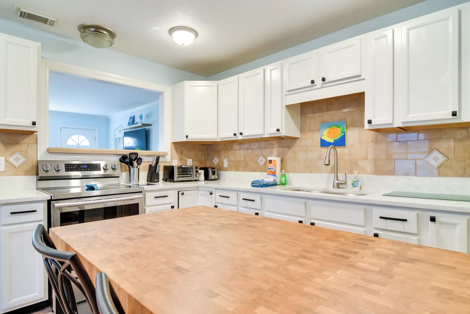 Kitchen | Keurig & Drip Coffee Maker