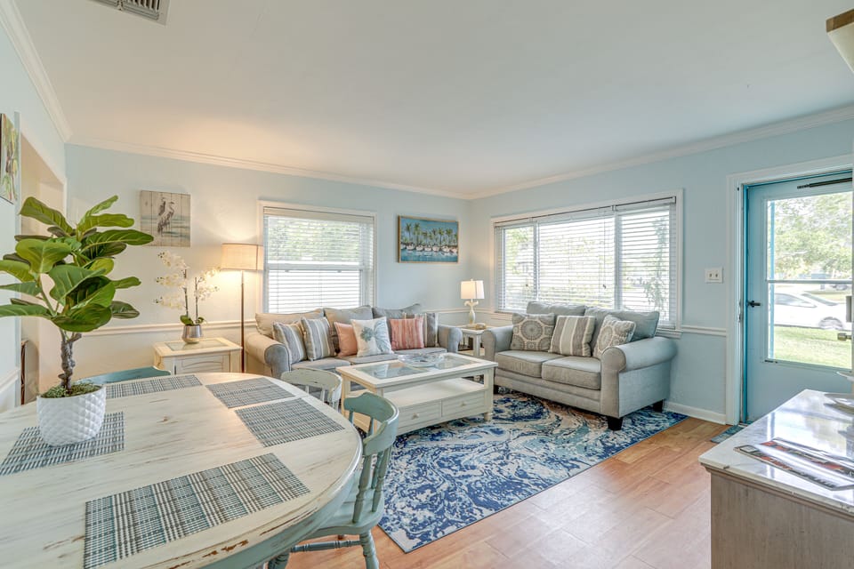 Gulfport Vacation Rental | 2BR | 1BA | 1,200 Sq Ft | 1 Step Required