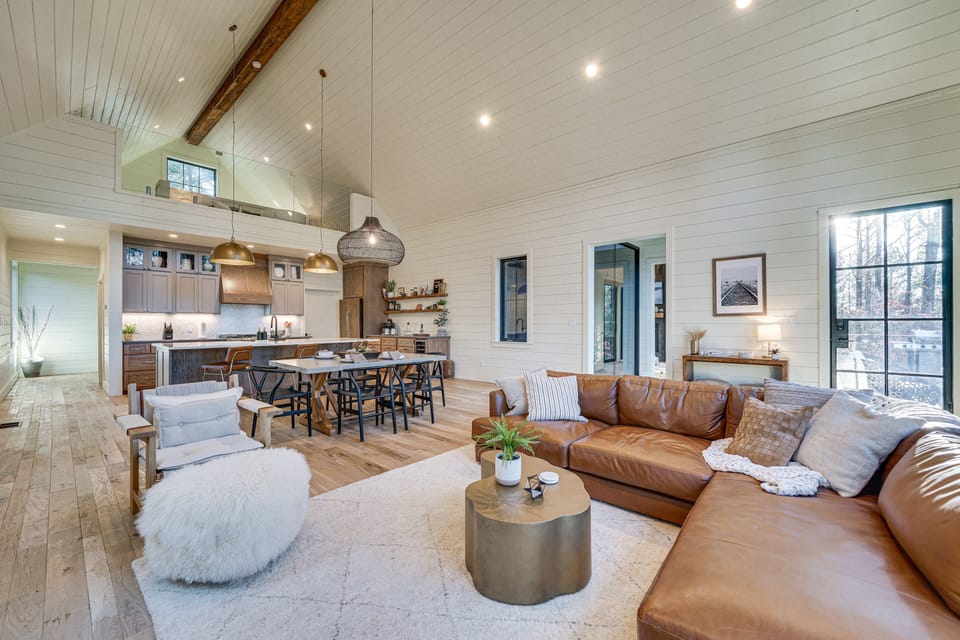 Living Room | White Stone Fireplace | Free WiFi