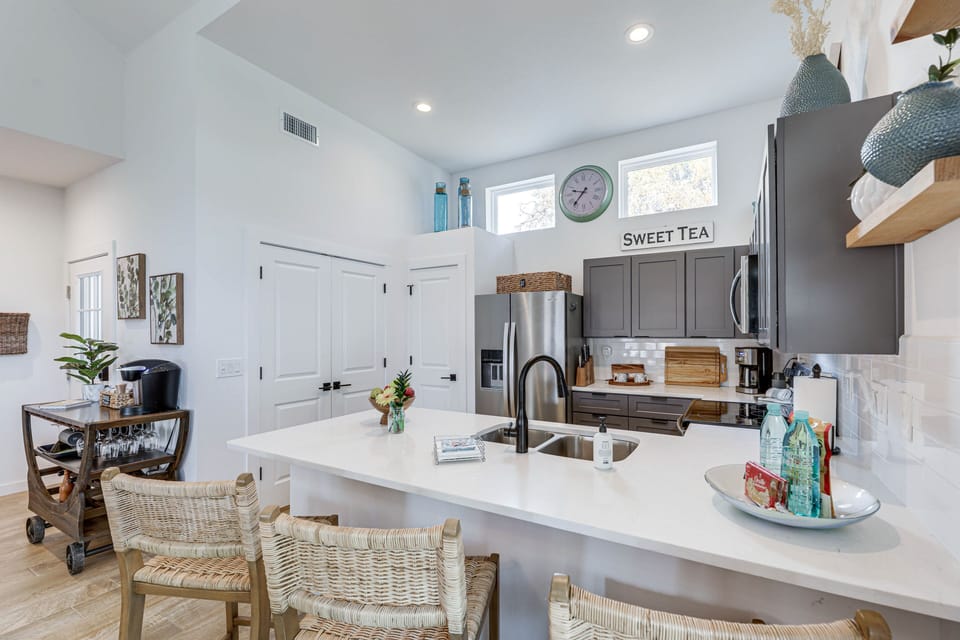 Kitchen | Main Level | Keurig & Drip Coffee Makers | Dishwasher | Fully Stocked