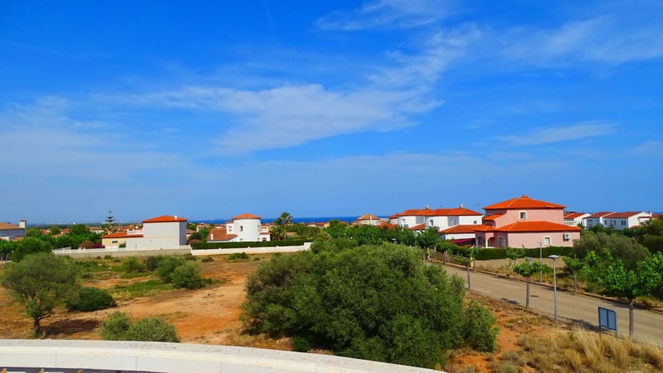 Cloud, Sky, Plant, Land Lot, Tree, Window, Horizon, Residential Area, Landscape, Building