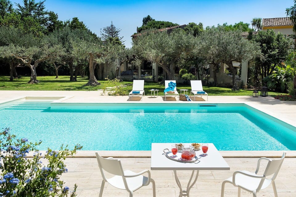 Autumn, Balcony / Terrace / Patio, Building Exterior, Garden, Outdoor, Pool, Spring, Summer