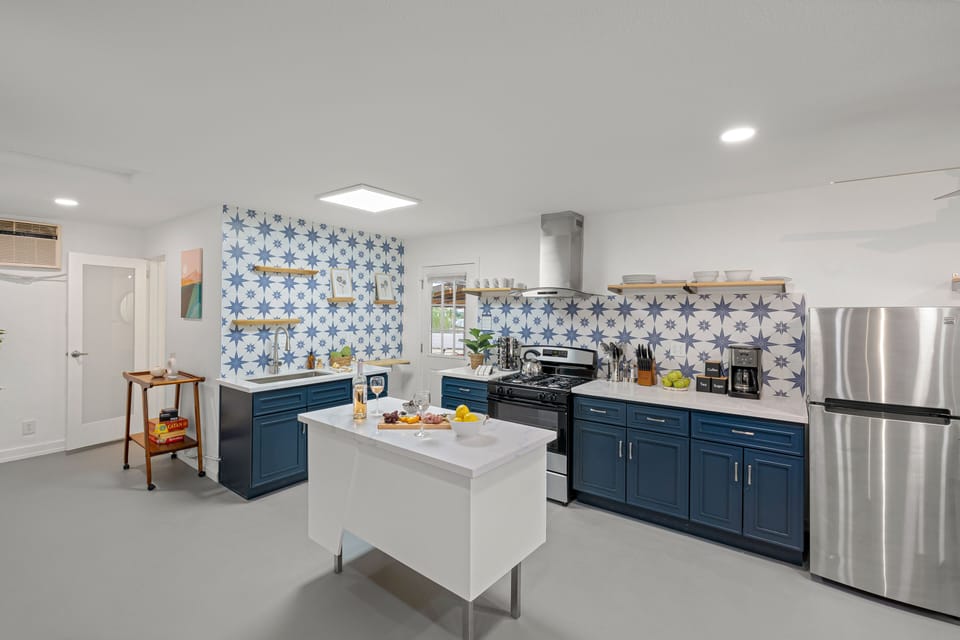 Kitchen. (Tortoise)