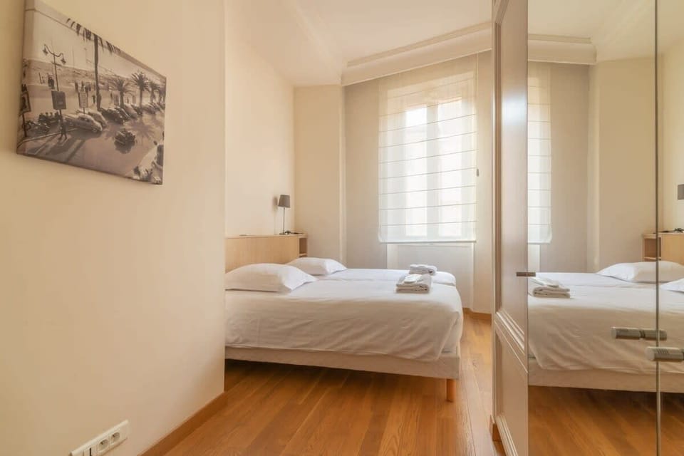 Luminous second bedroom