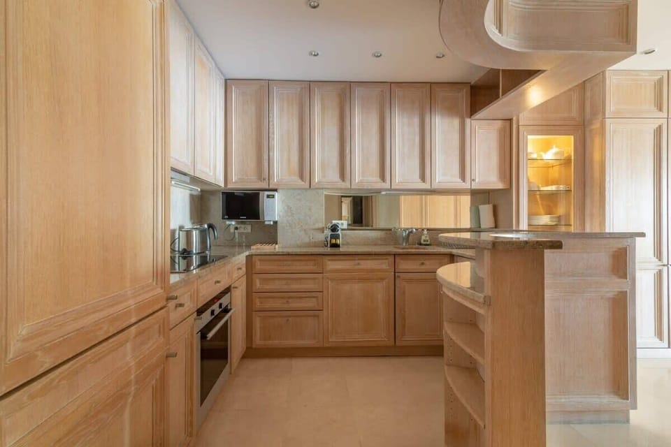 Pleasant open kitchen with harbor and sea view