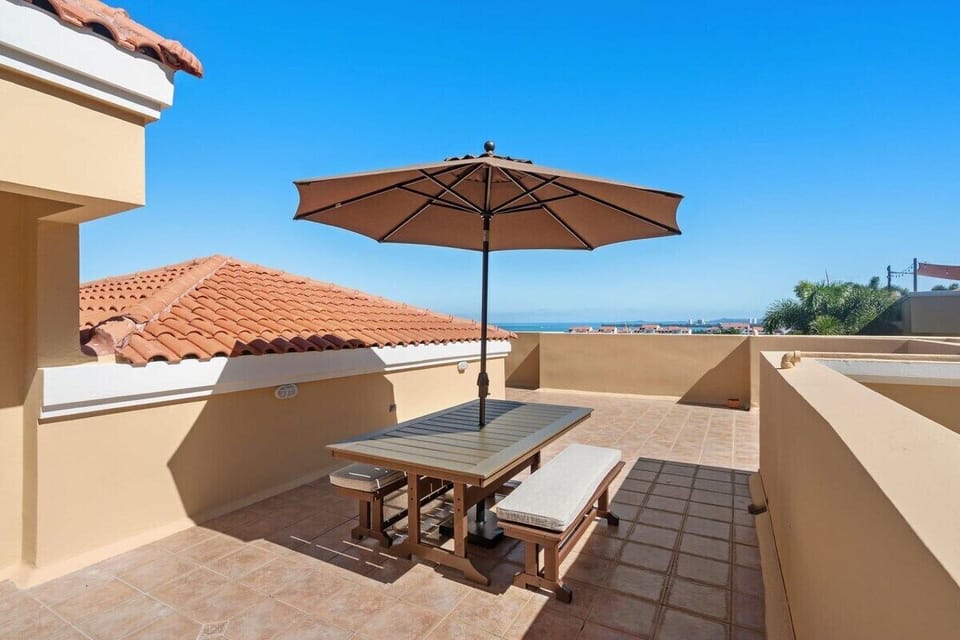 The oceanfront rooftop terrace offers panoramic views.
