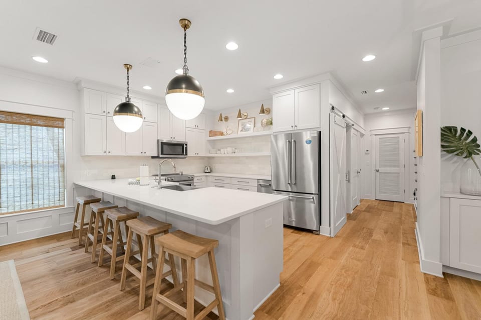 Kitchen with Breakfast Bar