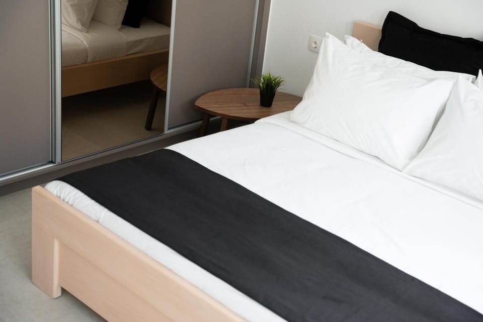 Full Bedroom