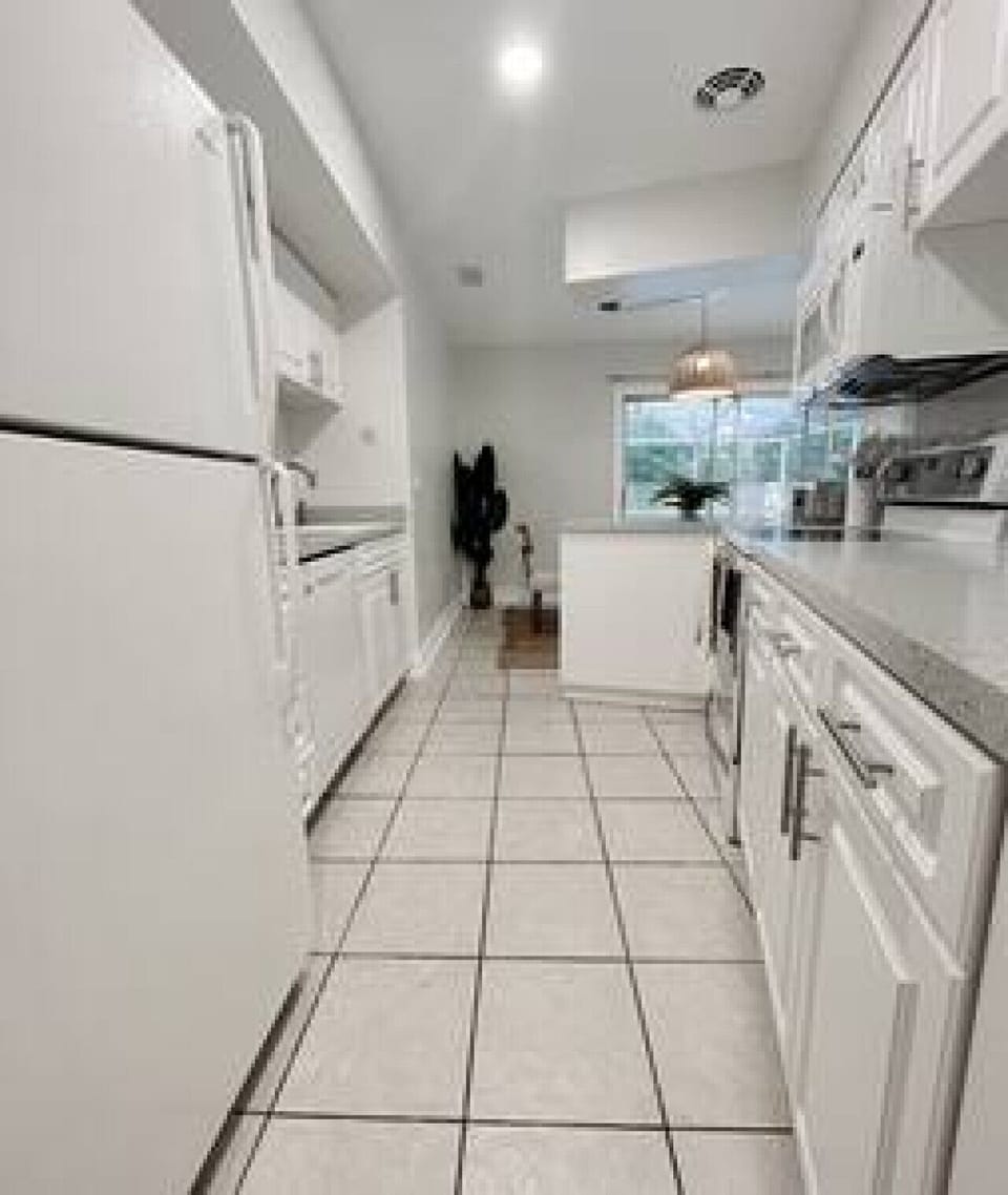 Fully Equipped Kitchen w/ Stainless Steel Appliances